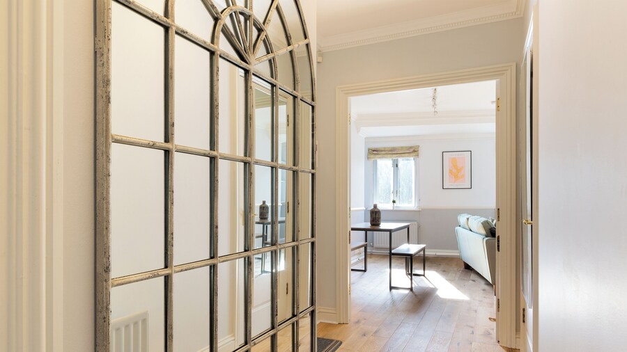 Comfortable 2 Bed Apartment by Tower Bridge