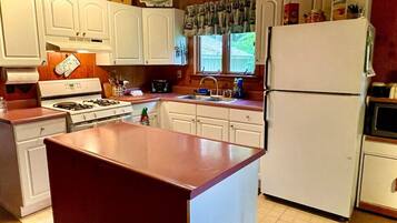 Mikrovågsugn, ugn, spishäll och kaffe- och tebryggare