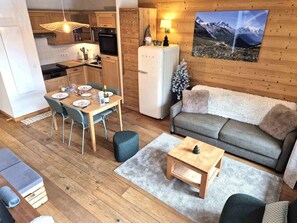 Superior Duplex | Private kitchenette | Full-sized fridge, microwave, oven, stovetop - Chez Charles | Vallorcine Viachamonix (Vallorcine)