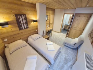 Superior Apartment | 2 bedrooms, premium bedding, Select Comfort beds, individually decorated - Chez Charles | Vallorcine Viachamonix (Vallorcine)