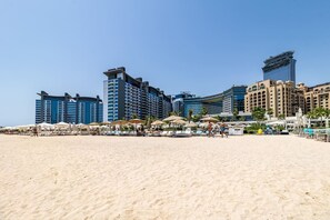 Una playa cerca
