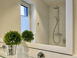 Condo | Bilik Mandi