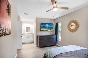 Room - Cozy headquarters w/ big open spaces! Come and relax!  (Jacksonville)