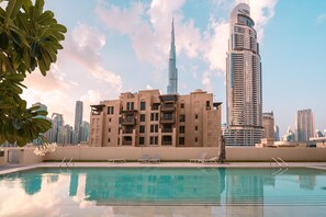Pool - Suitestay - Bright Panoramic Two-Bedroom with Burj and Fountain View (Dubai)