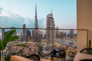 Property grounds - Suitestay - Bright Panoramic Two-Bedroom with Burj and Fountain View  (Dubai)