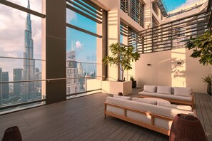 Property grounds - Suitestay - Bright Panoramic Two-Bedroom with Burj and Fountain View (Dubai)