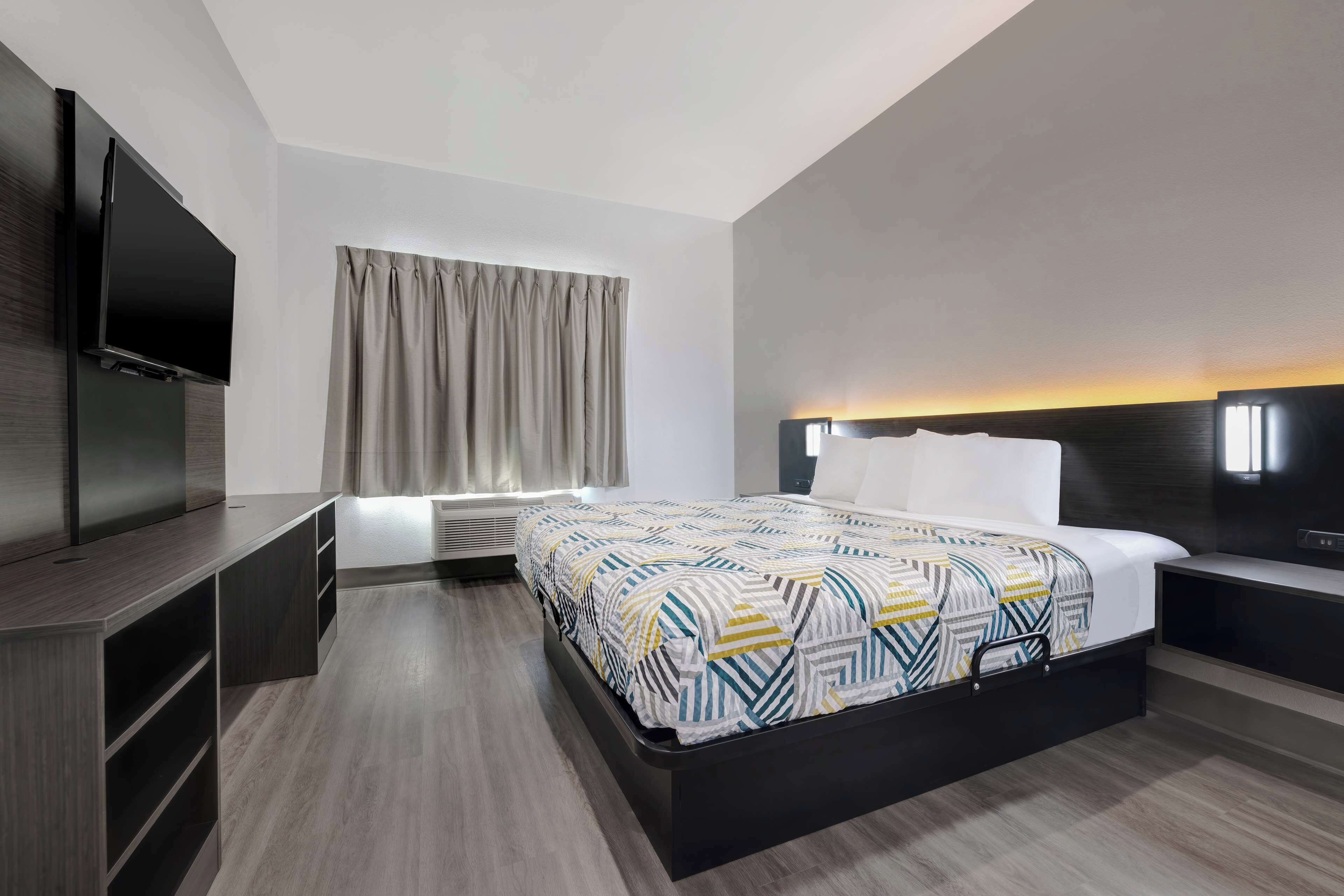 مكتب وواي فاي مجانًا وملاءات أسرّة