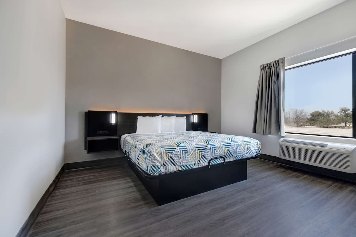 Desk, free WiFi, bed sheets
