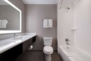 Combined shower/bathtub, deep-soaking bathtub, rainfall showerhead - Motel 6 Dallas, TX - Methodist Charlton Medical Ctr. (Dallas)