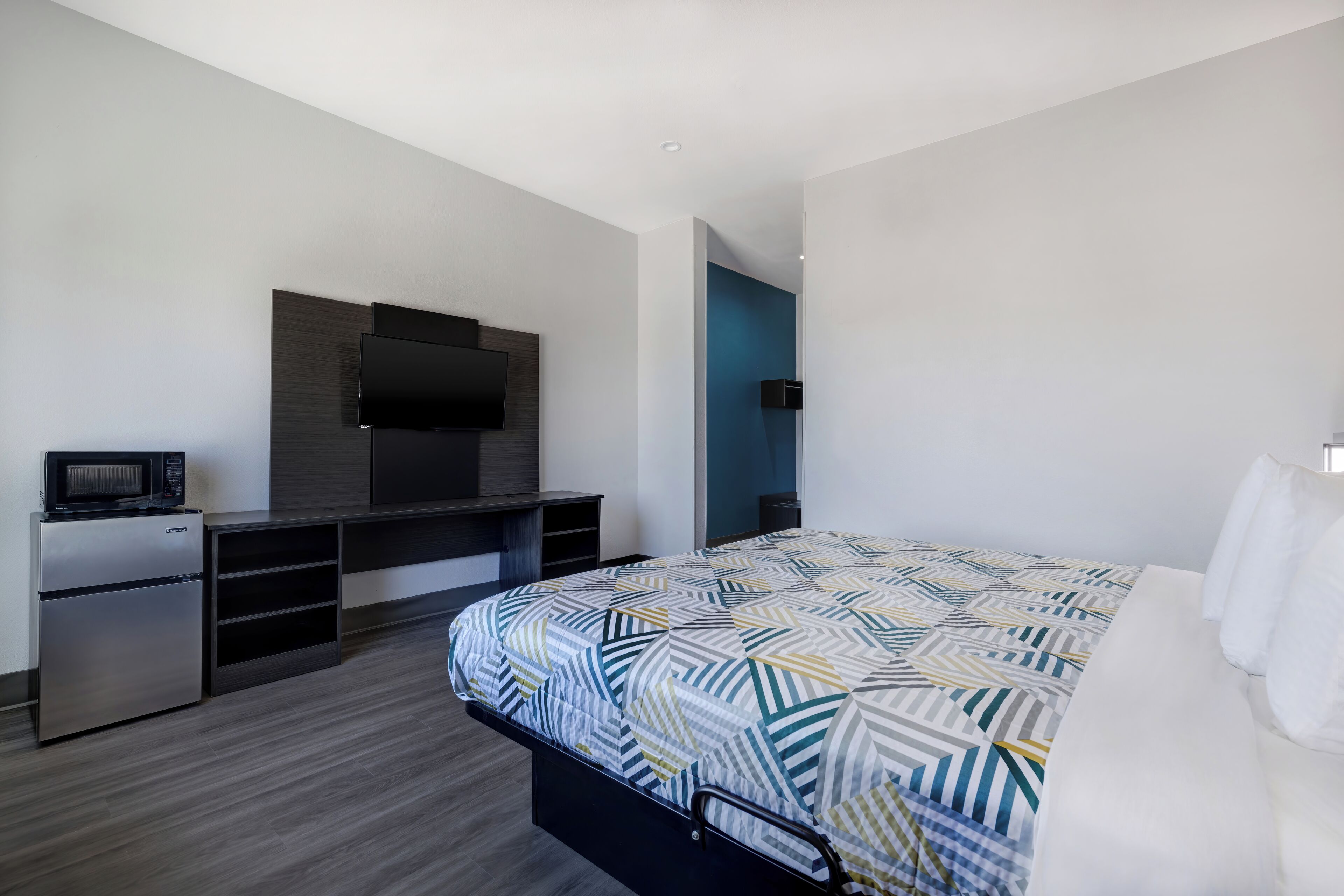 Escritorio, wifi gratis, ropa de cama