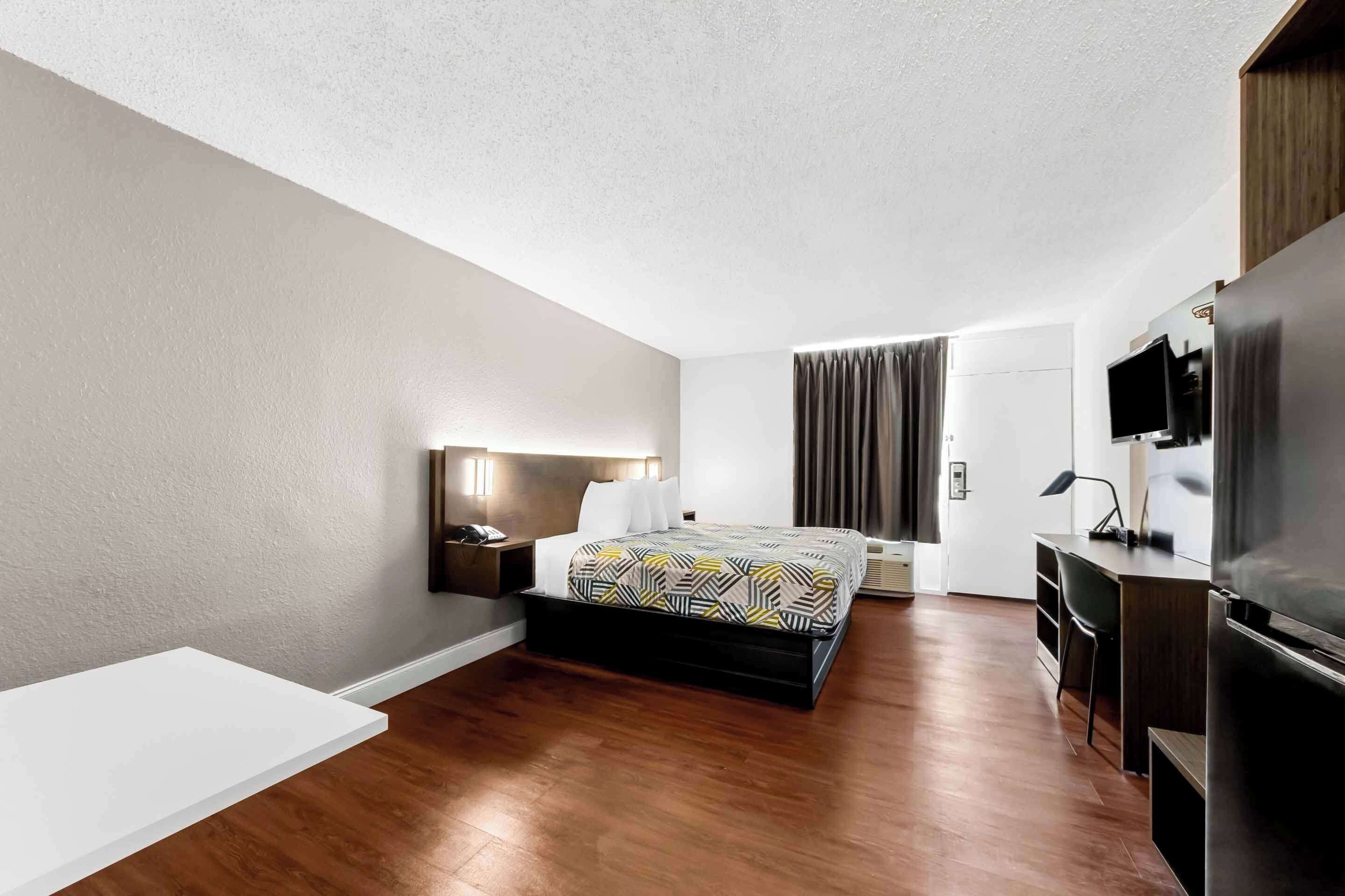 واي فاي مجانًا وملاءات أسرّة