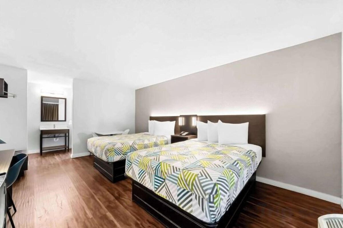 WiFi (free), bed sheets