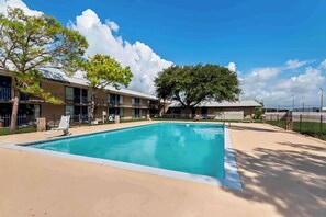 Kolam renang outdoor