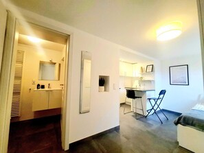 1 chambre, fer et planche Ă repasser, Wi-Fi gratuit, draps fournis