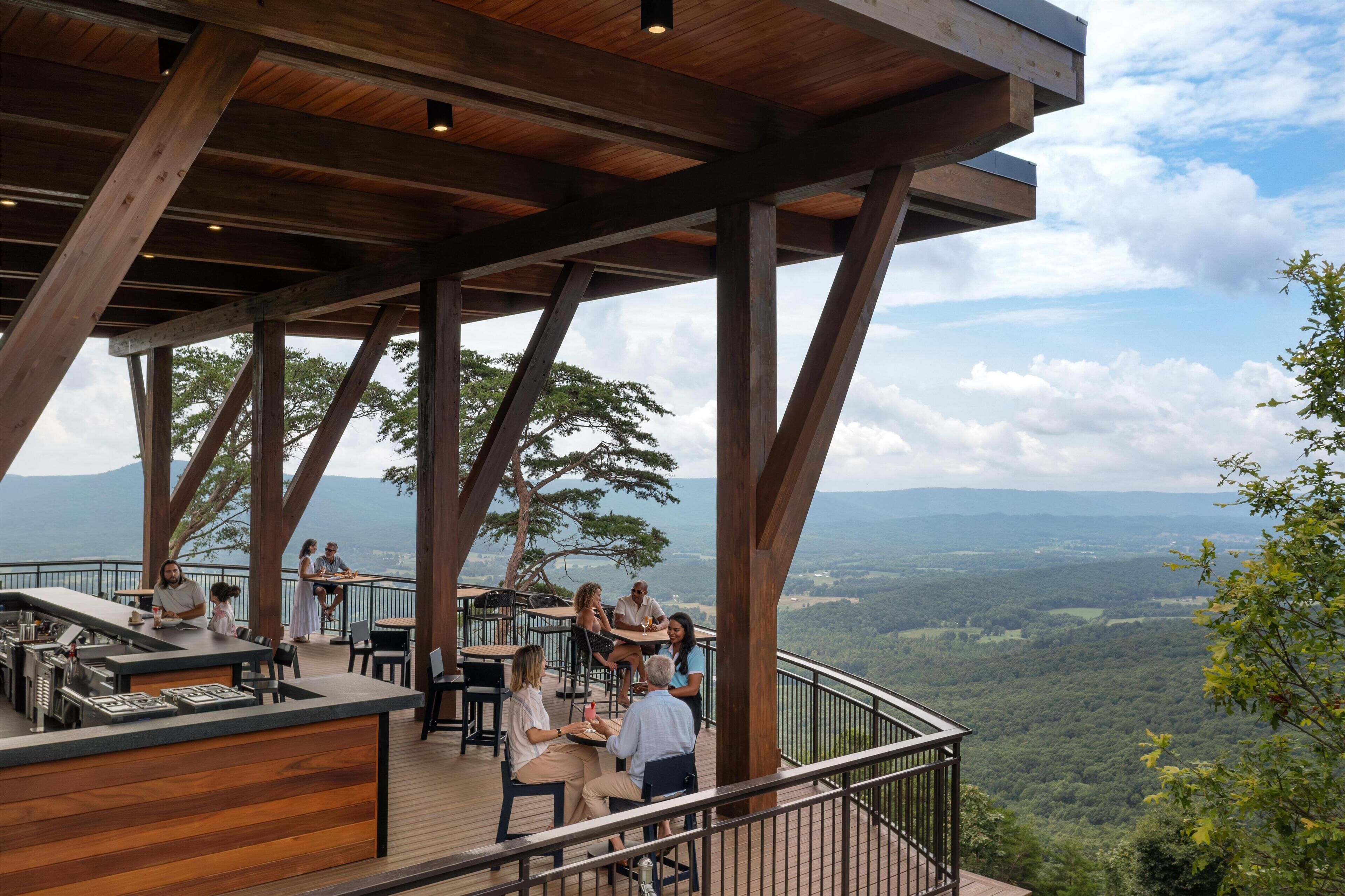4 restaurants; breakfast, lunch, dinner, and brunch served