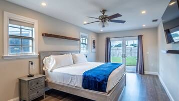 4 bedrooms, desk, iron/ironing board, travel crib