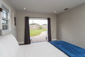 4 Schlafzimmer, Schreibtisch, Bügeleisen/Bügelbrett, Reisekinderbett