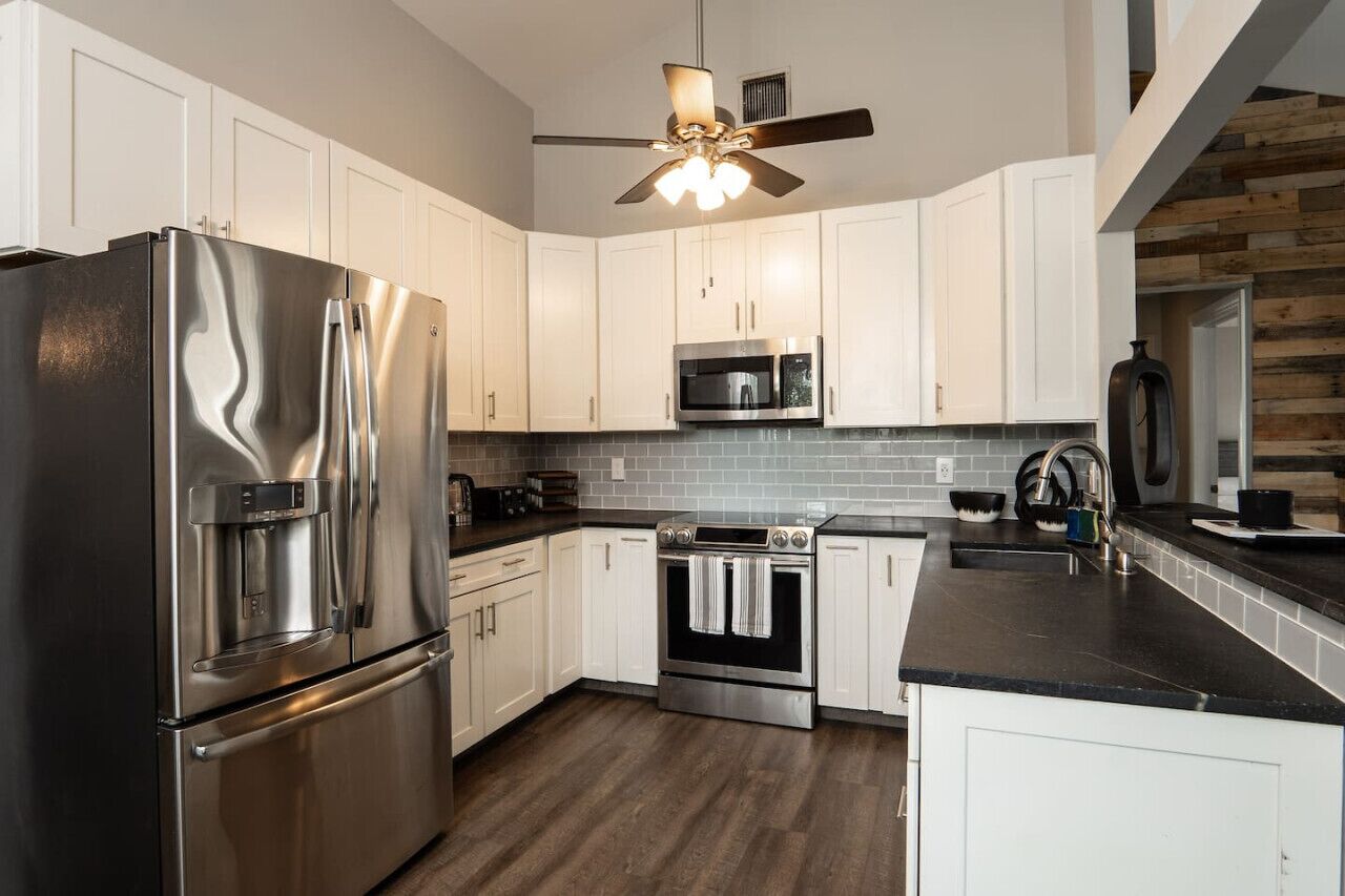 冰箱、微波炉、烤箱、炉灶