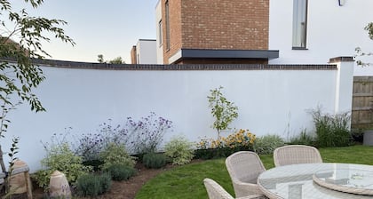 Impeccable 3-bed House - Topsham, Exeter