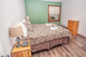 1 chambre, fer et planche à repasser, accès au Wi-Fi (inclus)