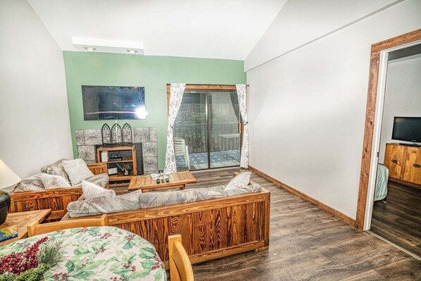 Smart TV - Gateway Condo Unit 25 - 12 to 15 minute drive to Killington Mountain (Mendon)