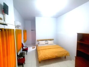2 bedrooms, WiFi, bed sheets - Temukan Ketenangan di Semar88 Guest House Jogja (Jogja)