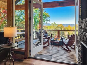 Interior - Mollie Mountain Hideaway--Peaceful Escape,VIEWS,Hikes,Wineries! (Ellijay)