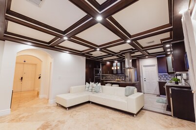 Welcome to our Miami Getaway! Discover our stylish, comfortable luxurious villa!