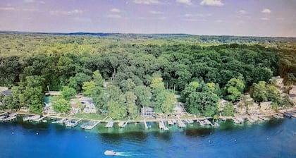 NEW Beautiful, Spacious Lake House