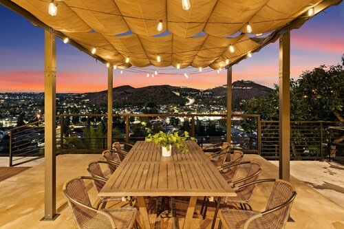 Epic Views + 15min Disney! Hot Tub/Theater/Arcade