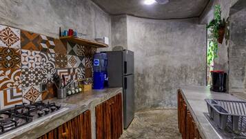House, Smoking | 2 bedrooms, Internet