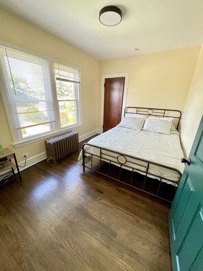 3 chambres, fer et planche à repasser, Wi-Fi gratuit, draps fournis