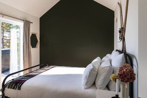 2 soverom, skrivebord, strykejern/-brett og wi-fi (inkludert)