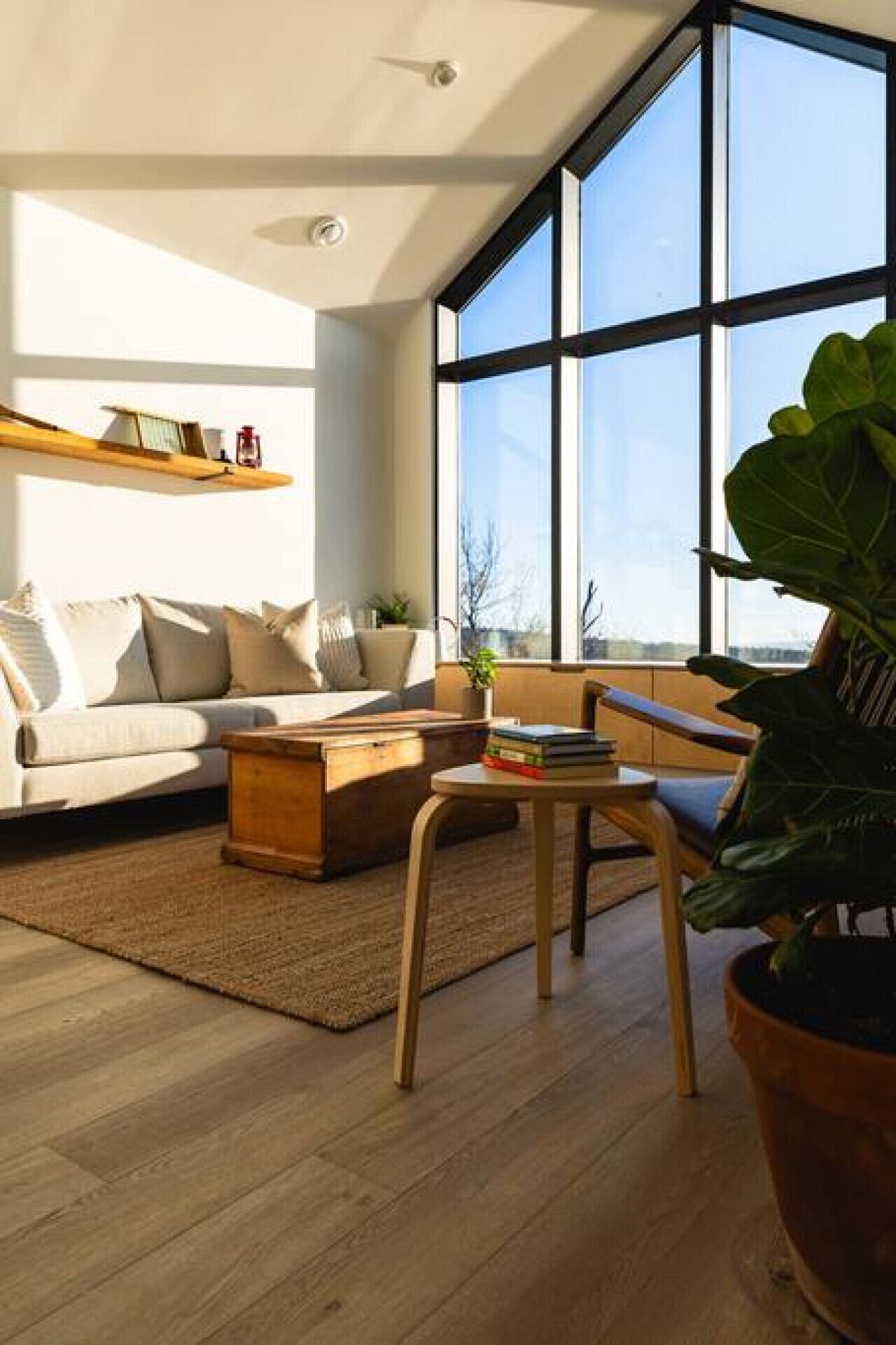 Televisión, chimenea y estéreo 