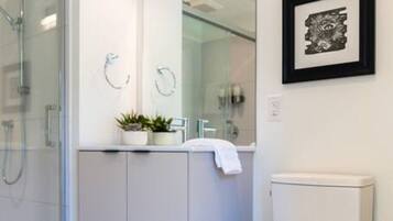 Hårføner og håndklær