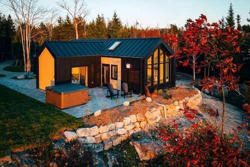 Cozy Oceanfront Escape with Hot Tub