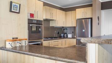 Fridge, microwave, dishwasher, toaster