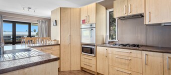 The Sun Capsule - Ohope Beach Holiday Home