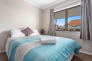 3 bedrooms, iron/ironing board, WiFi