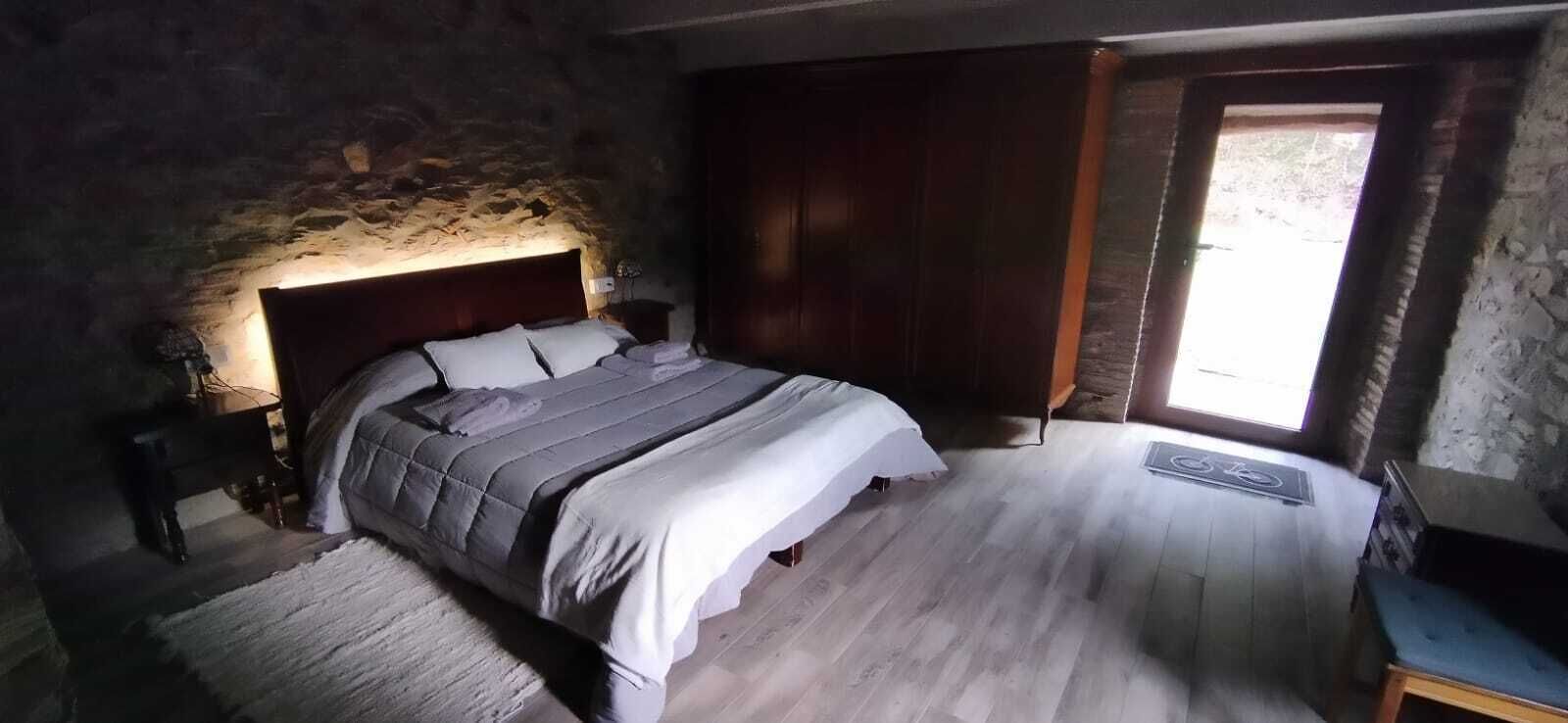 4 dormitorios, escritorio, wifi gratis y ropa de cama