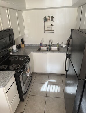 Fridge, microwave, stovetop, coffee/tea maker - Charming 1st Floor Escape: 1.1 mi. to Airport; 2.4 mi. to LV Strip - Fast WiFi (Las Vegas)