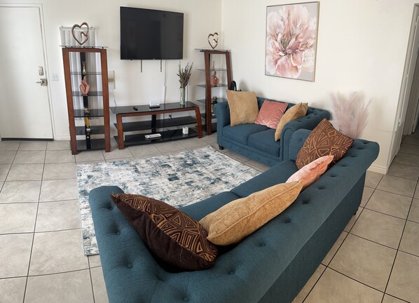 Smart TV - Charming 1st Floor Escape: 1.1 mi. to Airport; 2.4 mi. to LV Strip - Fast WiFi (Las Vegas)