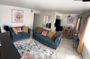 Smart TV - Charming 1st Floor Escape: 1.1 mi. to Airport; 2.4 mi. to LV Strip - Fast WiFi (Las Vegas)