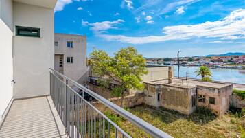 Chambre Double Confort | Coin séjour