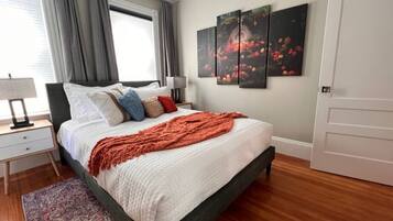 2 bedrooms, desk, iron/ironing board, WiFi