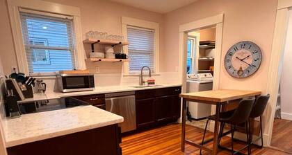 PEACEFUL CHARM - Humble Luxury minutes from Boston, Beach & Casino