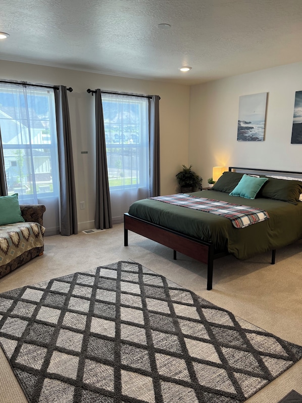 3 bedrooms, desk, free WiFi, bed sheets