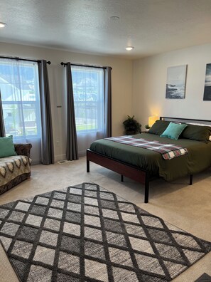 3 habitaciones, escritorio, wifi gratis y ropa de cama