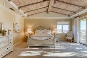 6 bedrooms, iron/ironing board - Eagle Oak Ranch by Avantstay Views, Pool, Privacy (Paso Robles)