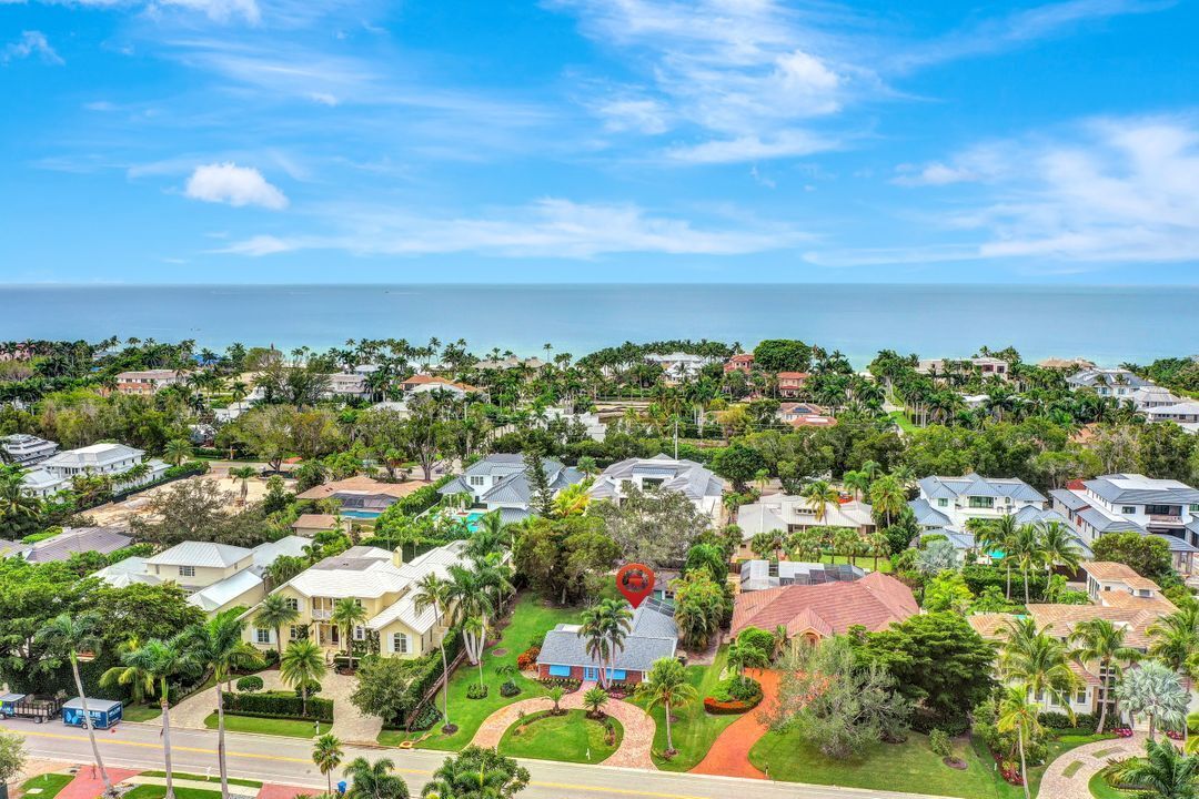 LOCATION... LOCATION... 3  BLOCKS FROM THE BEACH & 2 FROM 3RD ST. SOUTH!
